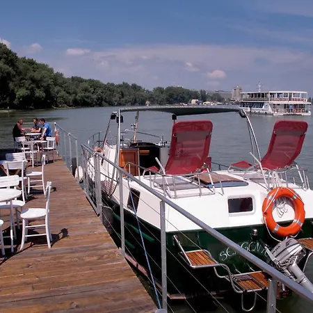 Hostel Arkabarka Floating *