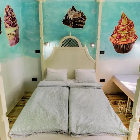 Arkabarka Floating Hostel Belgrade