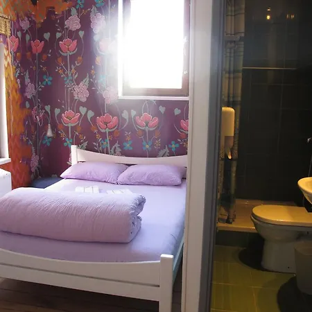 Arkabarka Floating Hostel Belgrade