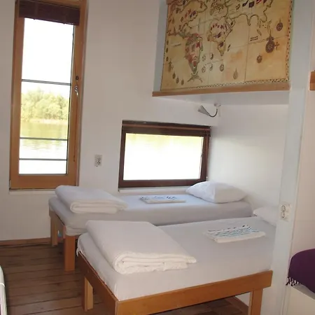 Arkabarka Floating Hostel Belgrade