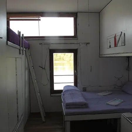 Arkabarka Floating Hostel Belgrade