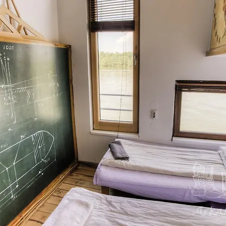 Arkabarka Floating Hostel *