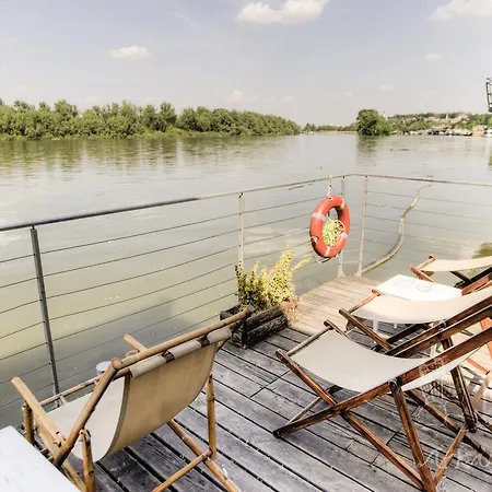 Arkabarka Floating Hostel Belgrade