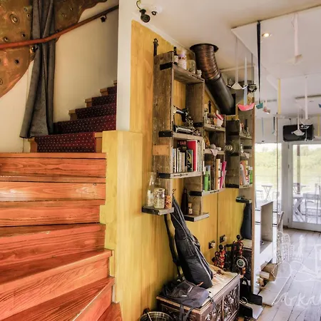 Hostel Arkabarka Floating Belgrade