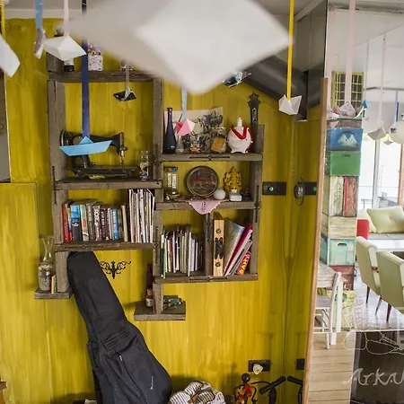 Arkabarka Floating Hostel