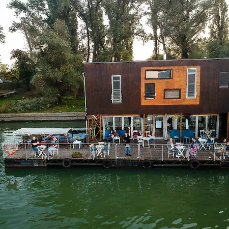 Hostel Arkabarka Floating Belgrade