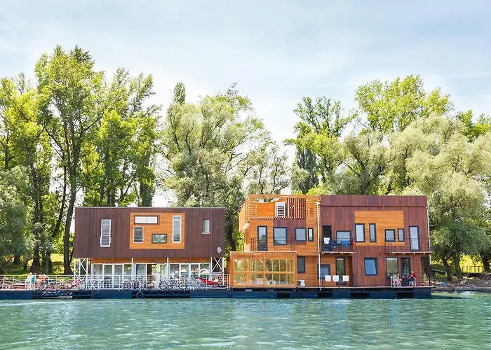 Hostel Arkabarka Floating *