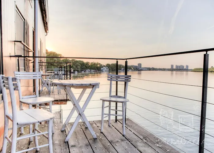 Hostel Arkabarka Floating