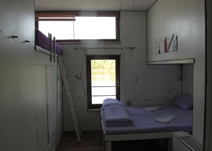 Arkabarka Floating Hostel Belgrade