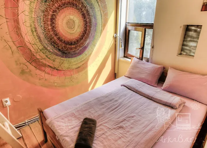 Arkabarka Floating Hostel *