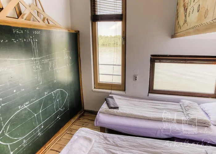 Arkabarka Floating Hostel *