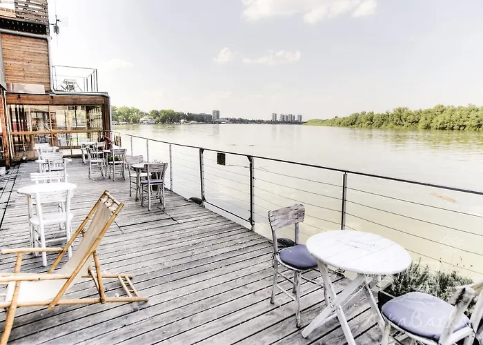 Hostel Arkabarka Floating